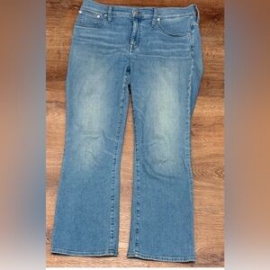 Madewell Mid-Rise “Kick Out” Jeans size 30/10 regular